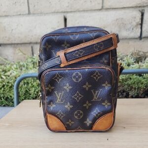 Louis Vuitton Amazone 22 Monogram Canvas Crossbody Bag
